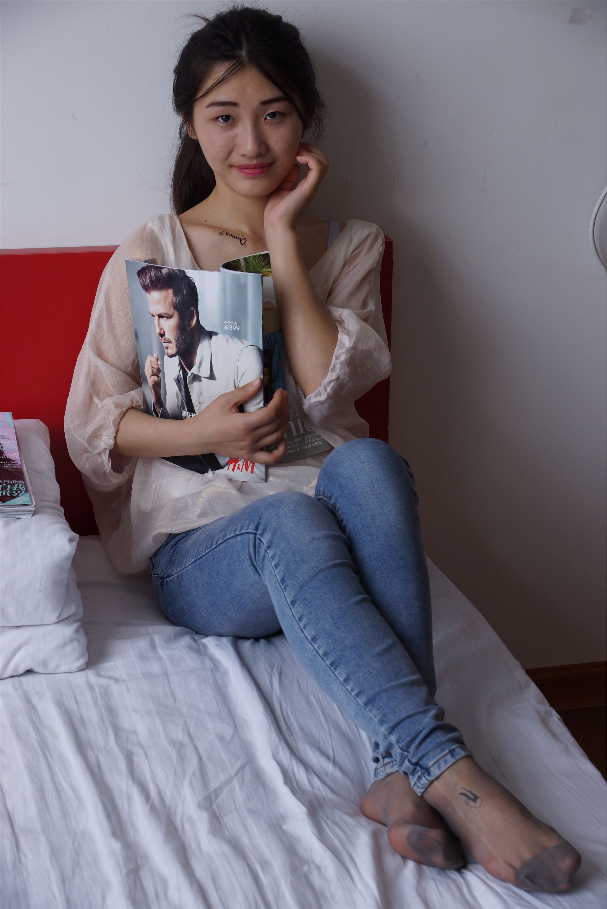 自由摄影 No.005 惬意的周末经典短灰丝陪你看看书